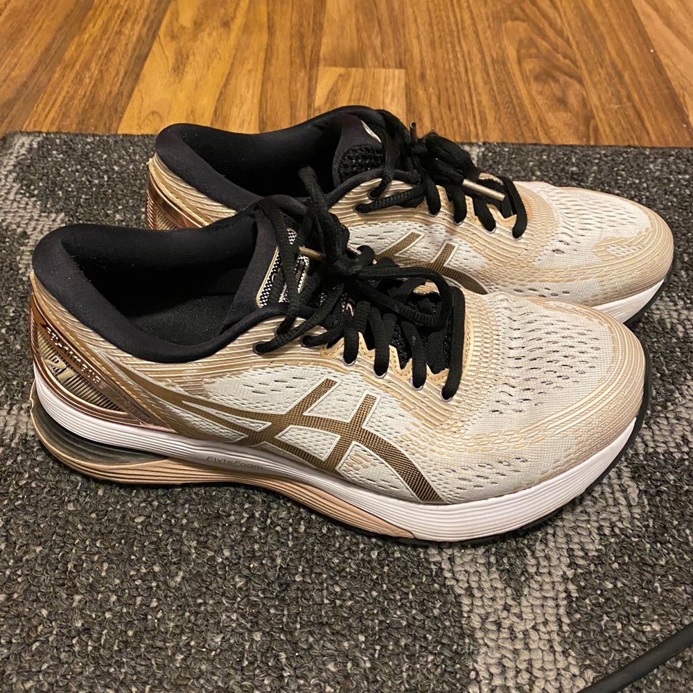 Womens Asics Nimbus 21